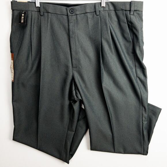 Haggar Cool 18 Pleated Dress Pants Men’s 46x30 Classic Fit Gray Comfort Waist - Picture 1 of 13